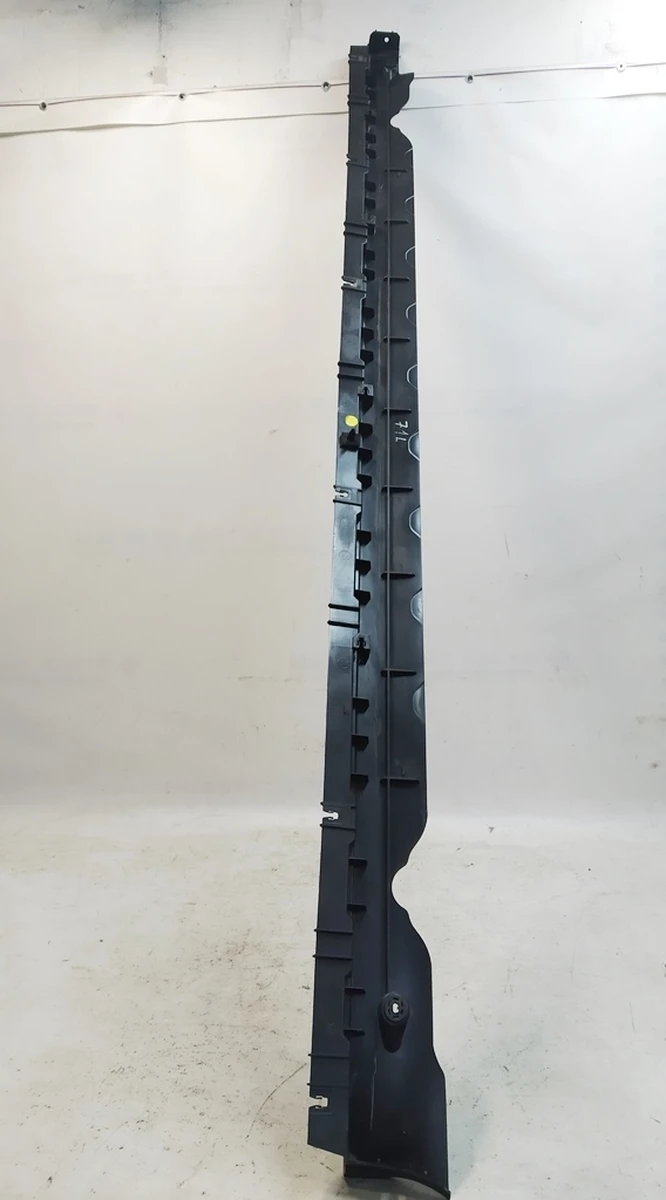 Кронштейн накладки порога лівої панелі рокерної Tesla model Y 1497741-00-B