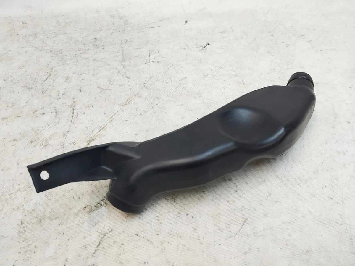 9 Заливная горловина бачка стекломывателя Tesla Model Y 1497892-00-B