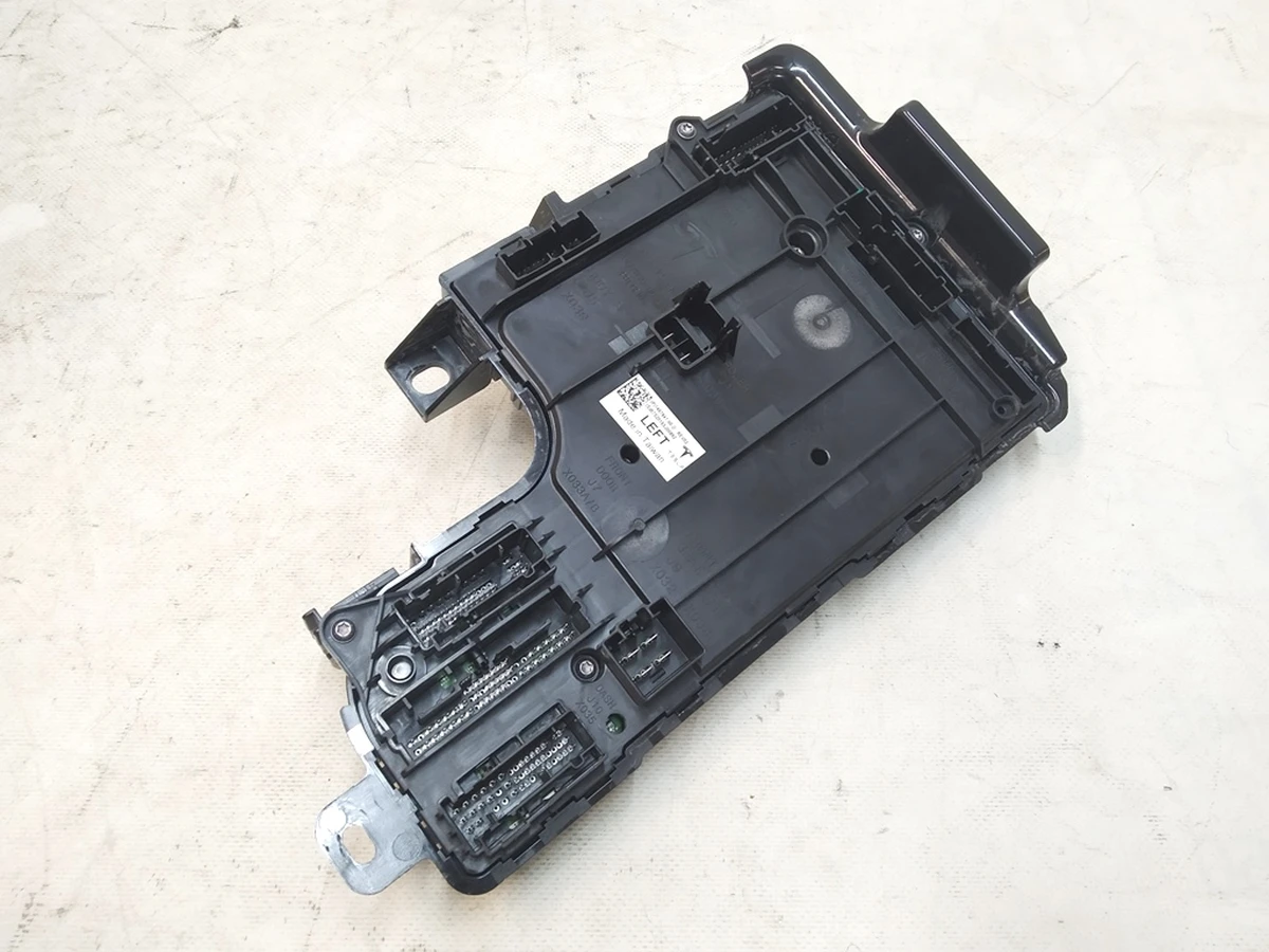2 Боди контроллер левой стороны PREM REV02 Tesla model Y 1497847-02-D