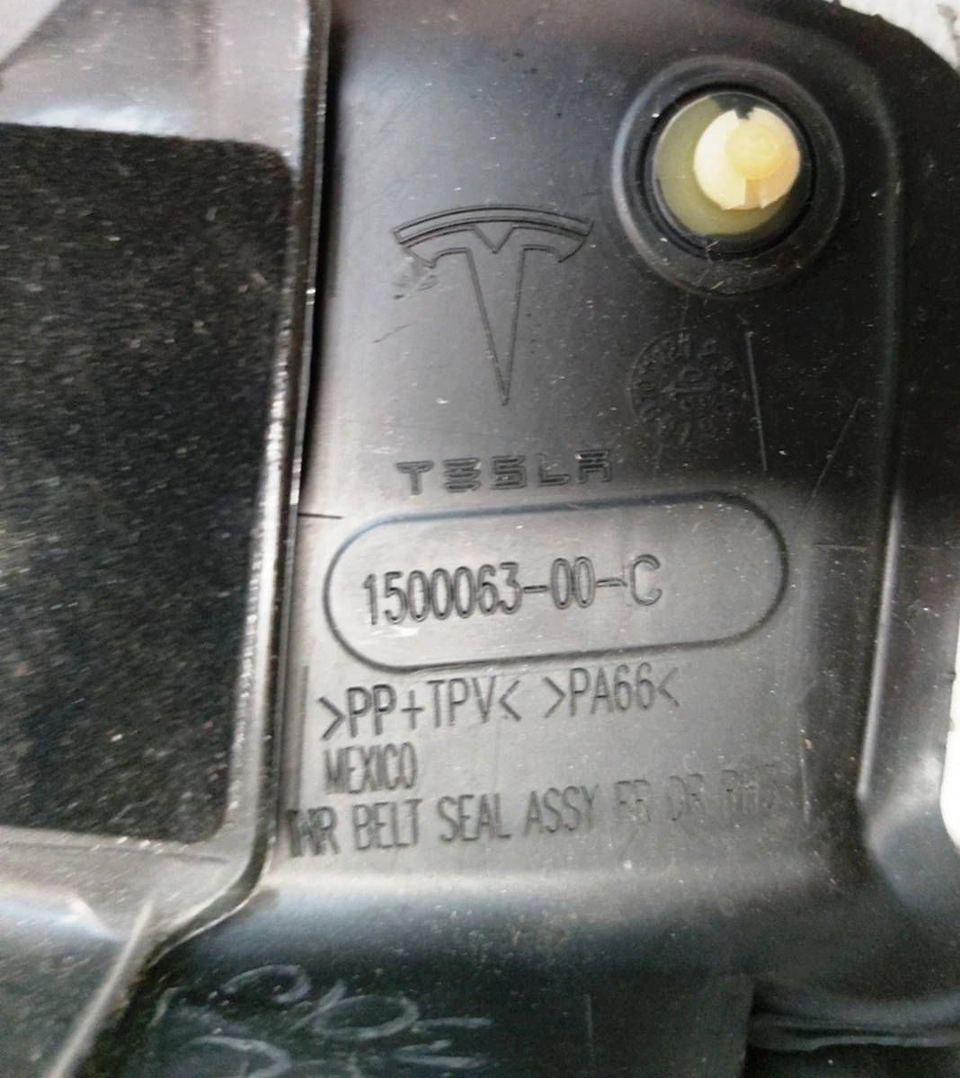 1 Inner belt seal assembly - Front door - Right hand Tesla Model Y 1516943-00-A, 1500063-00-F