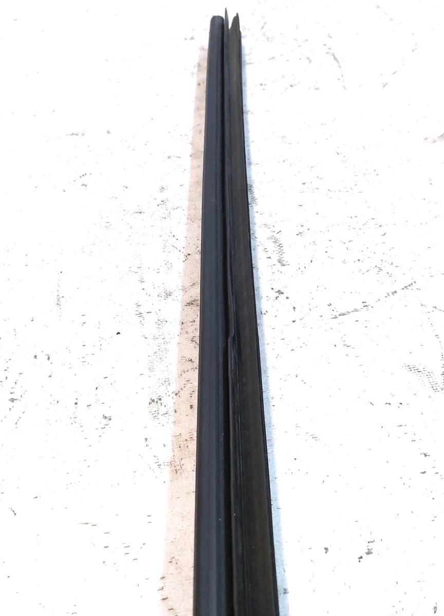 1 Уплотнитель стекла внутренний двери передней правой Tesla model Y 1516943-00-A