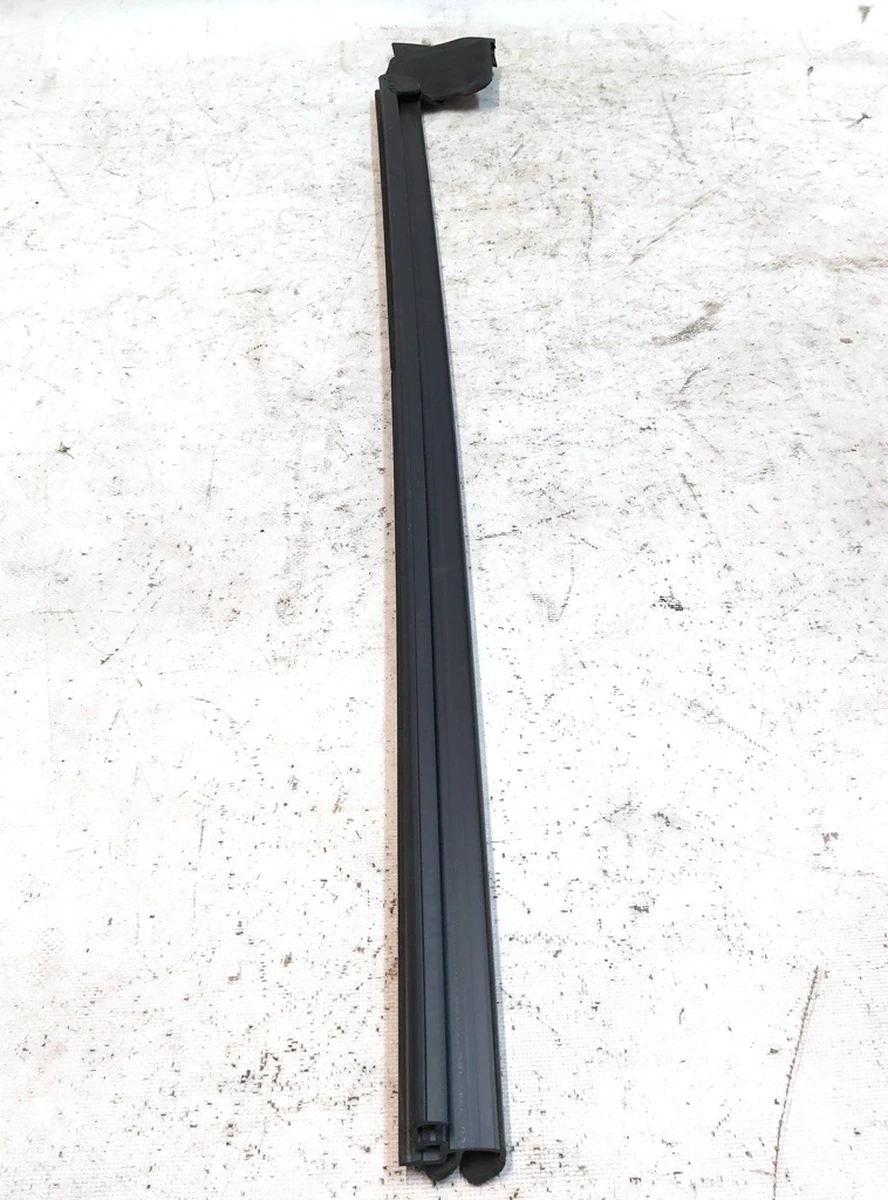 1 Уплотнитель стекла внутренний двери передней правой Tesla model Y 1516943-00-A