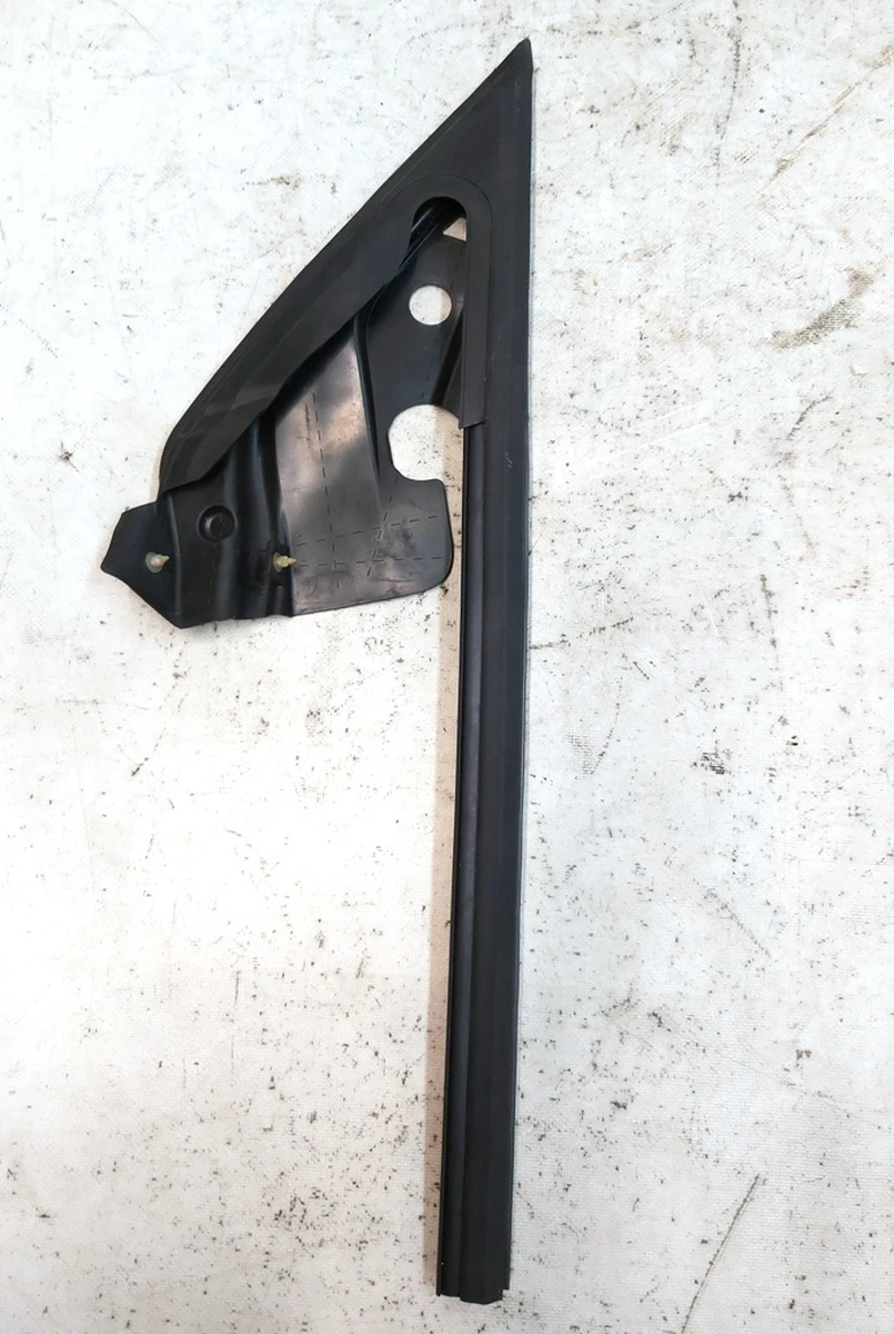 1 Ущільнювач кватирки дверцят передньої лівої з пошкодженням Tesla model Y 1500066-00-С