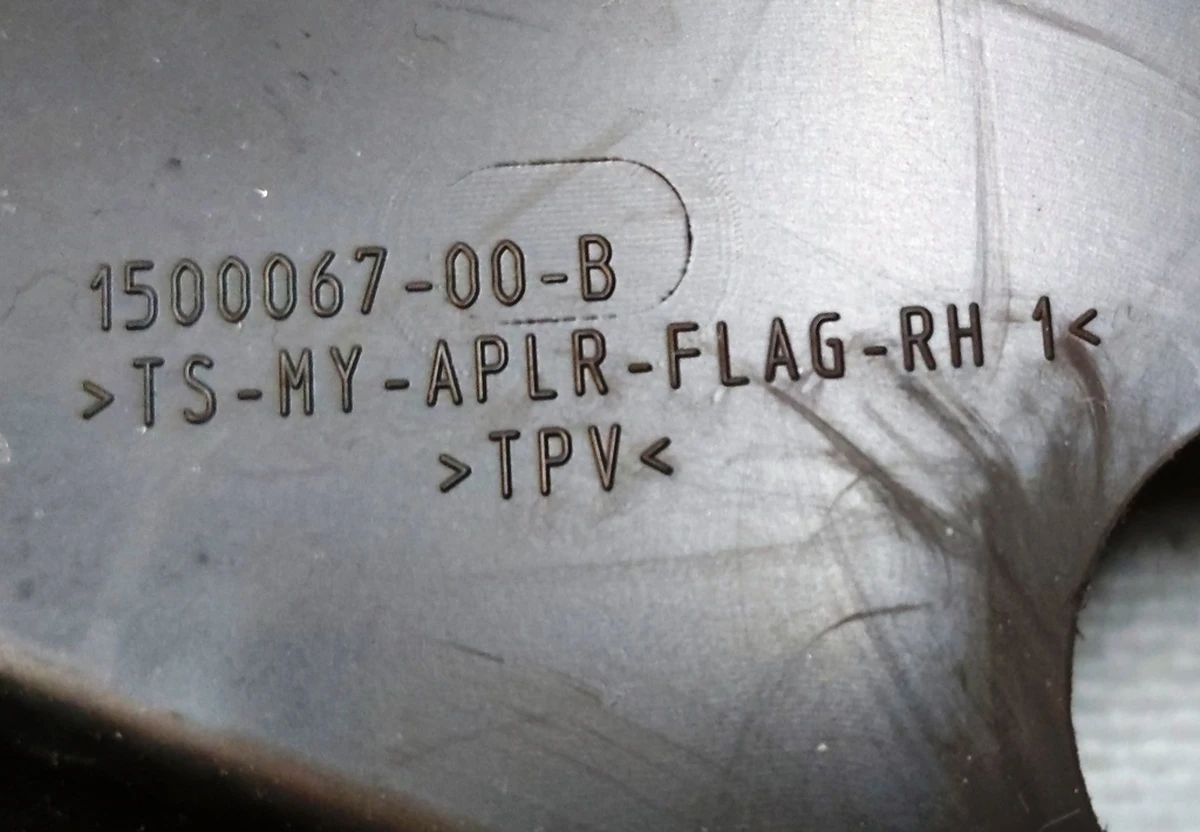 1 Ущільнювач дверей передньої правої Tesla Model Y 1500067-00-C