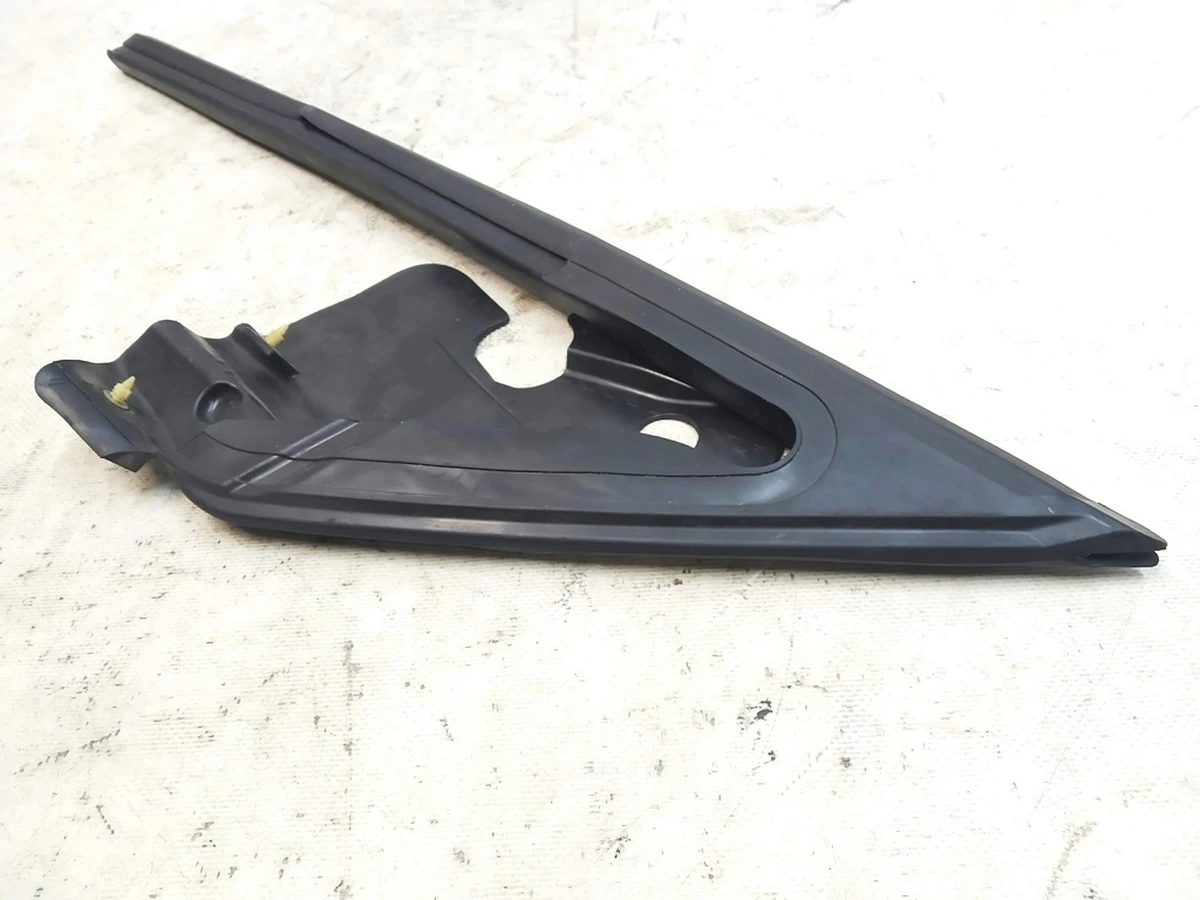 1 Ущільнювач кватирки дверей передньої правої Tesla Model Y 1500067-00-C