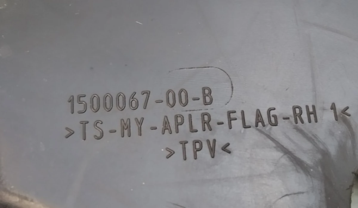 1 Ущільнювач кватирки дверей передньої правої Tesla Model Y 1500067-00-C