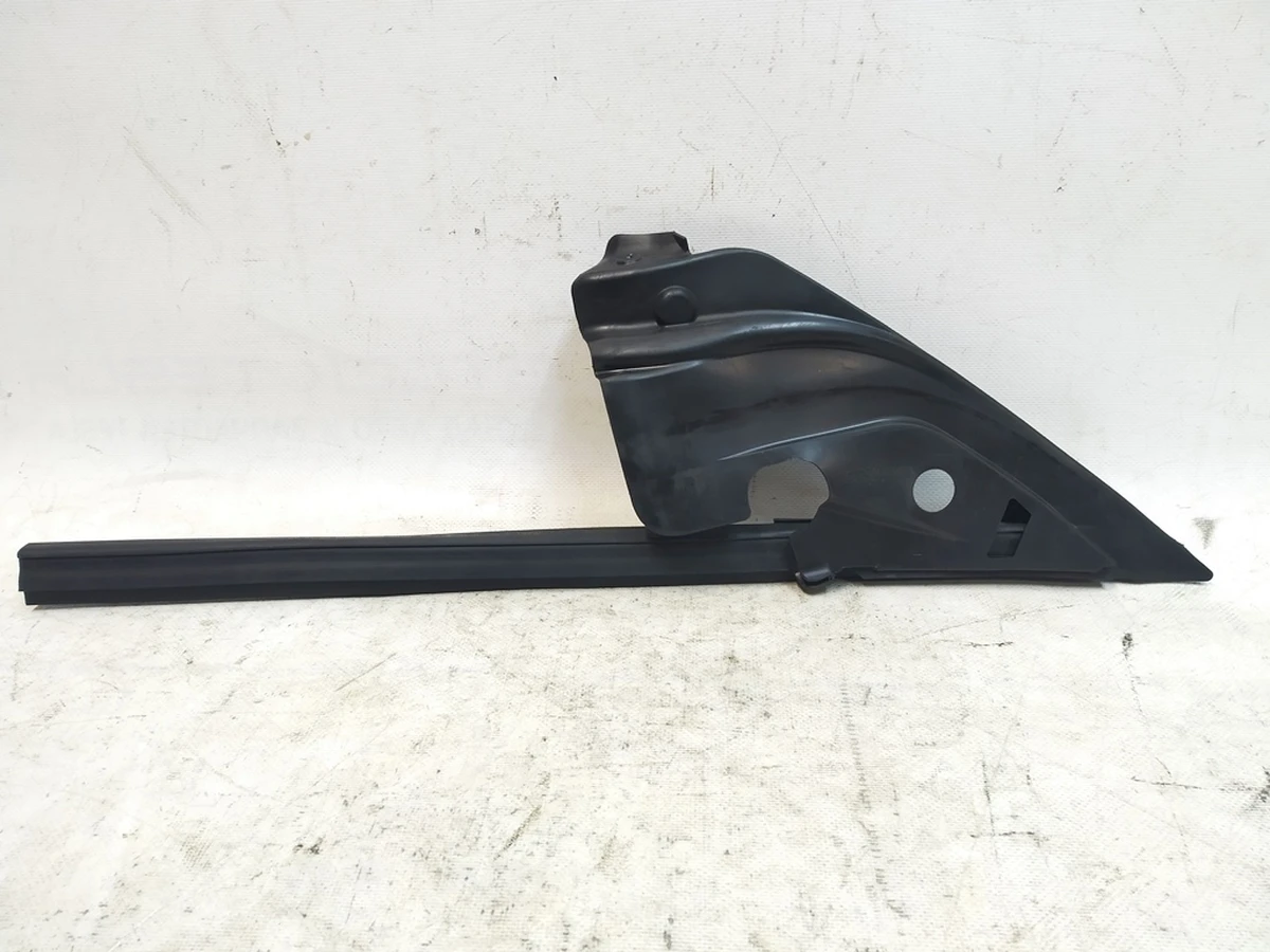 1 Ущільнювач кватирки дверей передньої правої Tesla Model Y 1500067-00-C