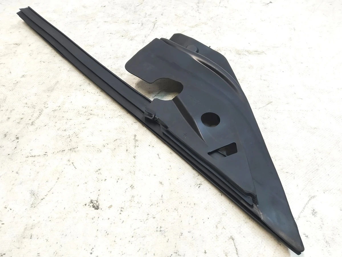 1 Ущільнювач кватирки дверей передньої правої Tesla Model Y 1500067-00-C