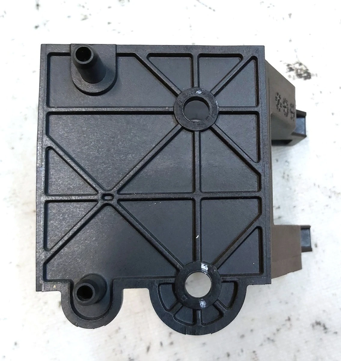 Кронштейн радара Tesla Model Y 1500123-00-B