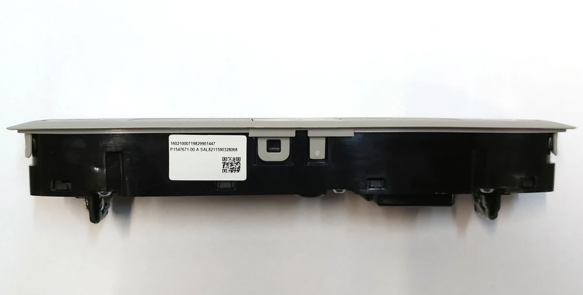 4 Панель освещения с микрофоном и кнопкой аварийного сигнала передний (в сборе) Tesla model Y 1500237-00-E