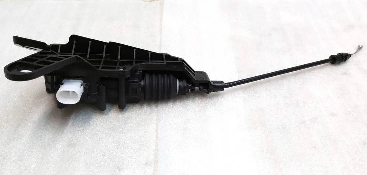 4 Привод замка капота электрический открытия закрытия с тросиком и кронштейном в сборе Tesla model 3, model 3 jan 2024, model Y 1500398-00-D