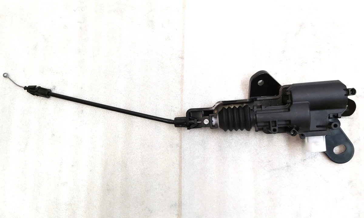 4 Привод замка капота электрический открытия закрытия с тросиком и кронштейном в сборе Tesla model 3, model 3 jan 2024, model Y 1500398-00-D