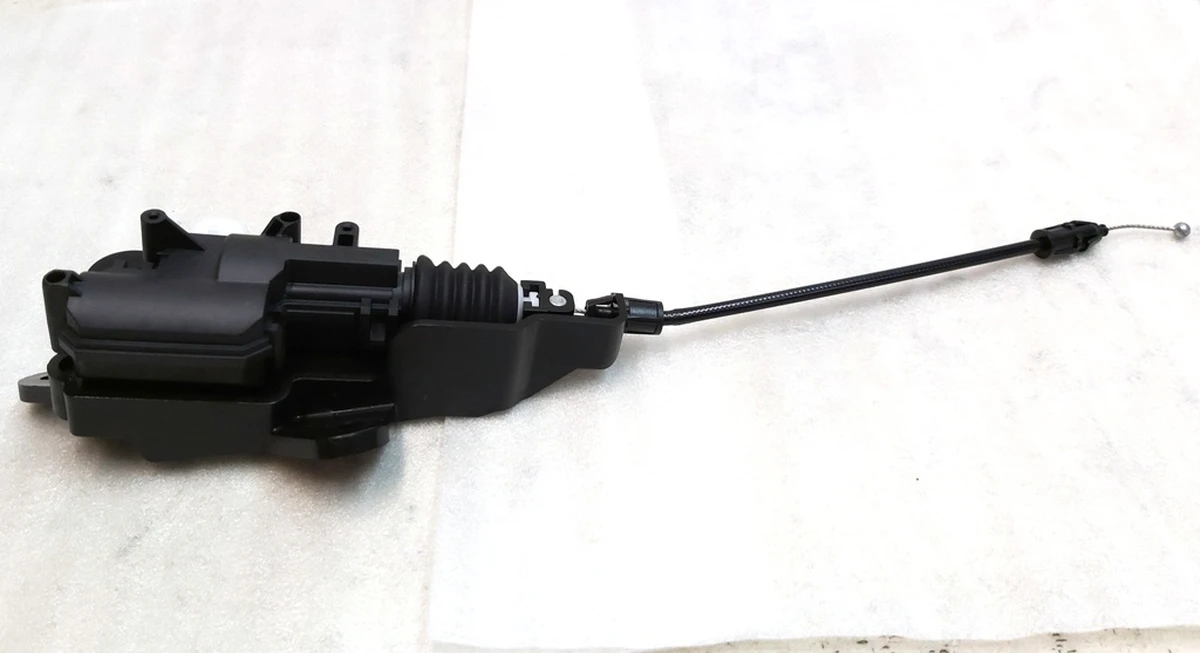 4 Привод замка капота электрический открытия закрытия с тросиком и кронштейном в сборе Tesla model 3, model 3 jan 2024, model Y 1500398-00-D