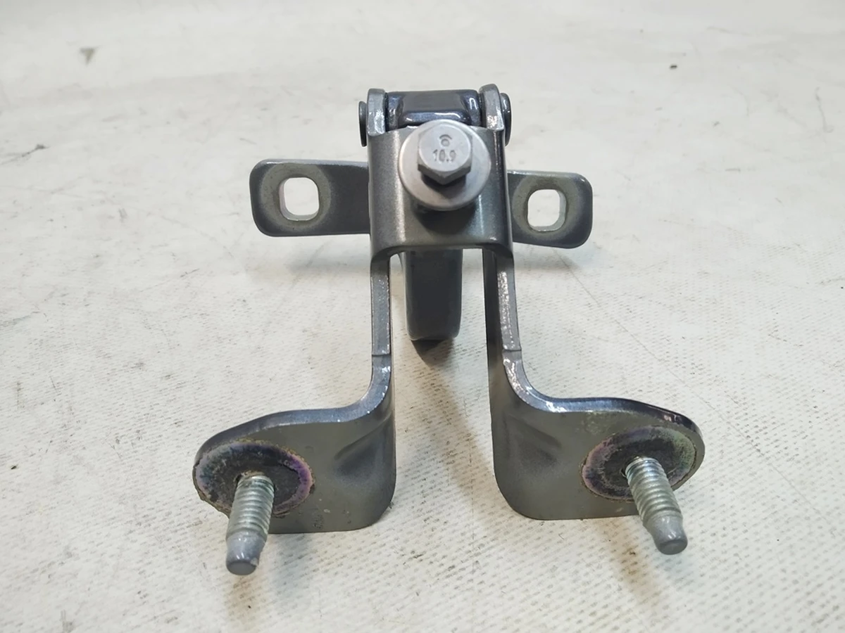 1 Петля кріплення кришки багажника (ляди) ліва PMNG Tesla model Y 1500494-00-A