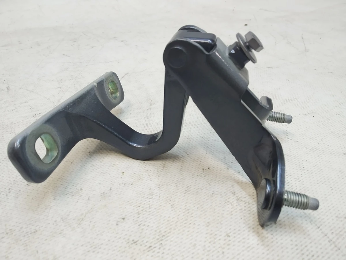 1 Петля кріплення кришки багажника (ляди) ліва PMNG Tesla model Y 1500494-00-A