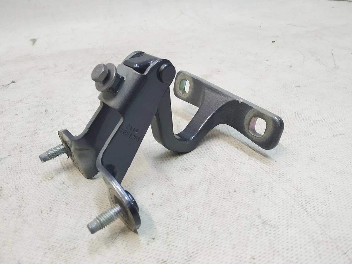 1 Петля кріплення кришки багажника (ляди) ліва PMNG Tesla model Y 1500494-00-A 1 Петля кріплення кришки багажника (ляди) ліва PMNG Tesla model Y 1500494-00-A