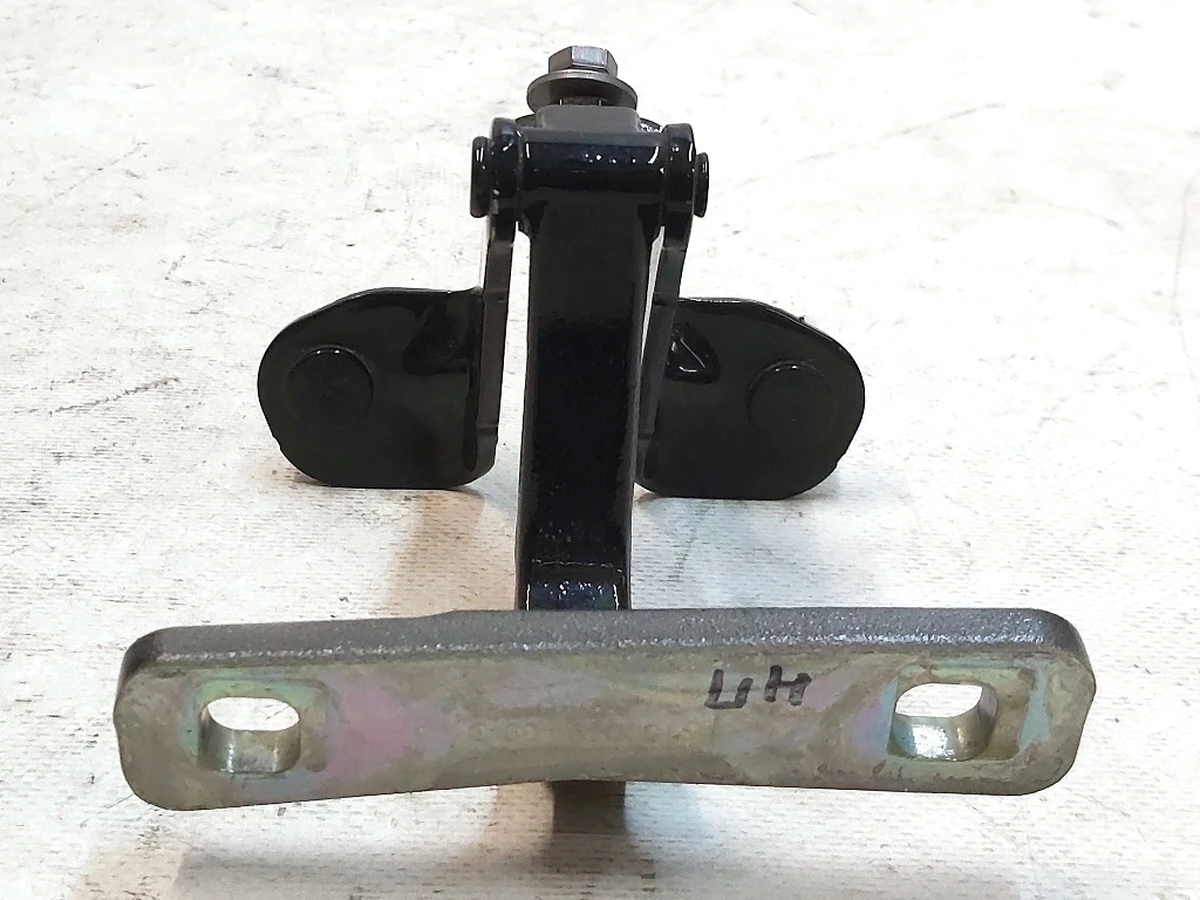 1 Петля крепления крышки багажника (ляды) левая PBSB Tesla model Y 1500494-00-A