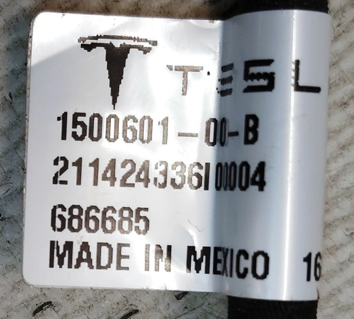 Амортизатор (привод электрический) крышки багажника левый Tesla model Y 1500601-00-B