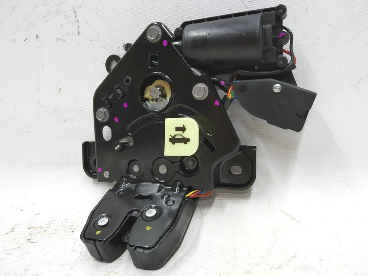 1 Замок багажника з дотяжкою Model 3, Model 3 Jan 2024, Model Y, Model Y Feb 2025 1500604-00-B