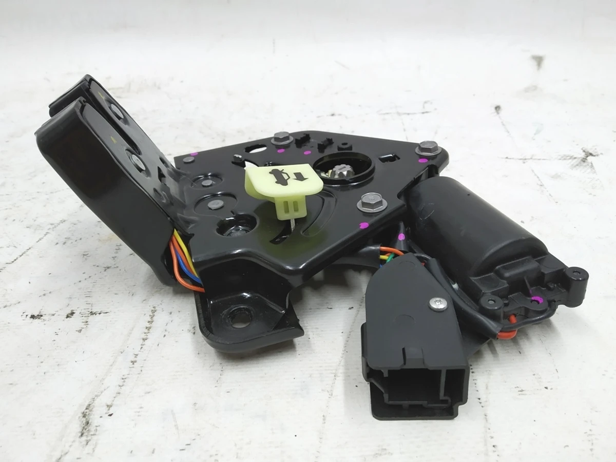 1 Замок багажника з дотяжкою Model 3, Model 3 Jan 2024, Model Y, Model Y Feb 2025 1500604-00-B