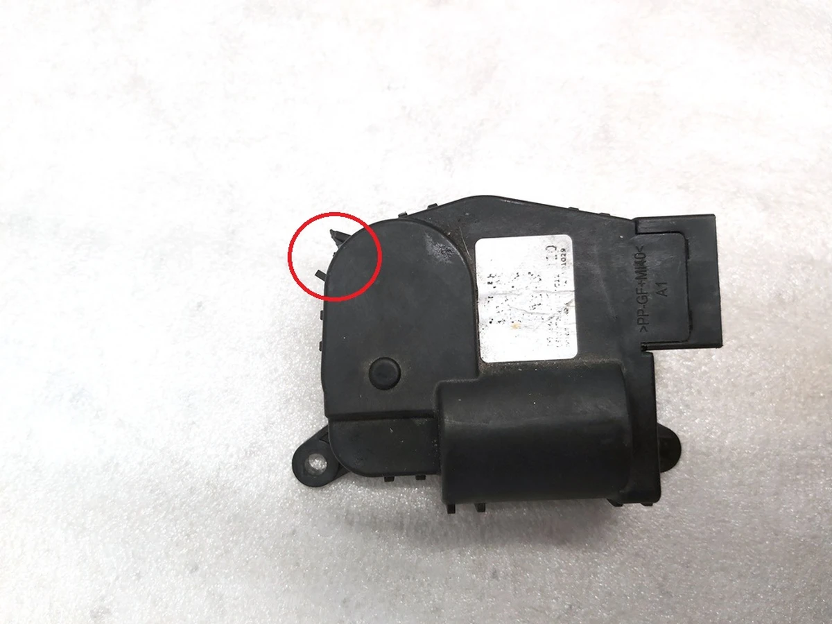 16 Сервопривод климатической установки (печки) Верх-Низ Tesla Model 3, Model Y 1500623-00-A