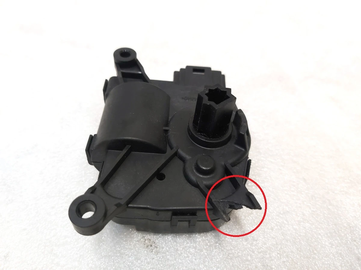 16 Сервопривод климатической установки (печки) Верх-Низ Tesla Model 3, Model Y 1500623-00-A