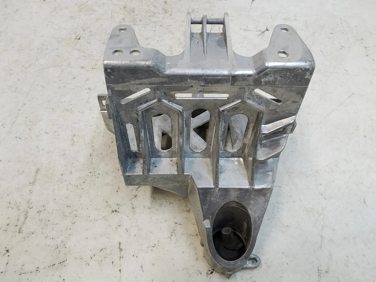 Кронштейн крепления АКБ в сборе поврежденный Tesla model 3, model Y 1119120-00-D