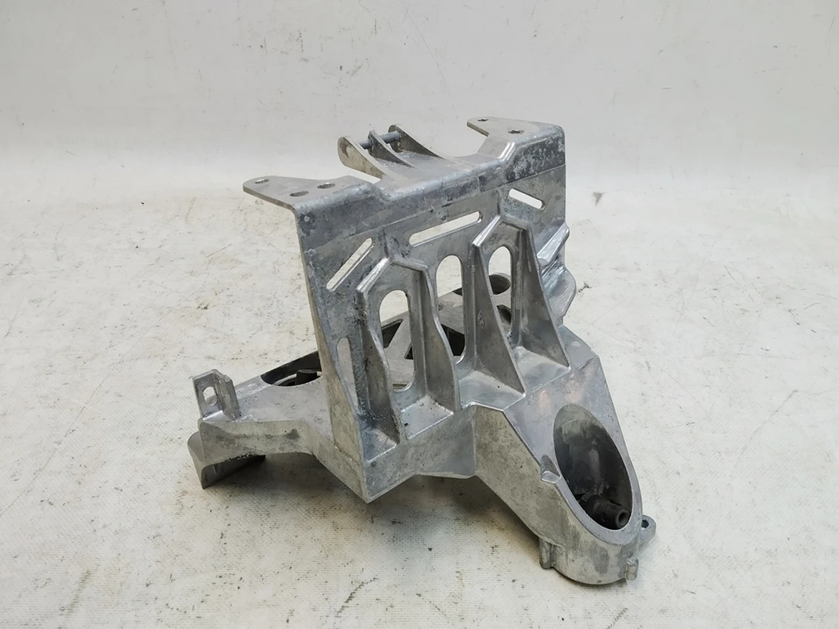 2 Кронштейн кріплення АКБ в зборі пошкоджений Tesla model 3, model Y 1119120-00-D