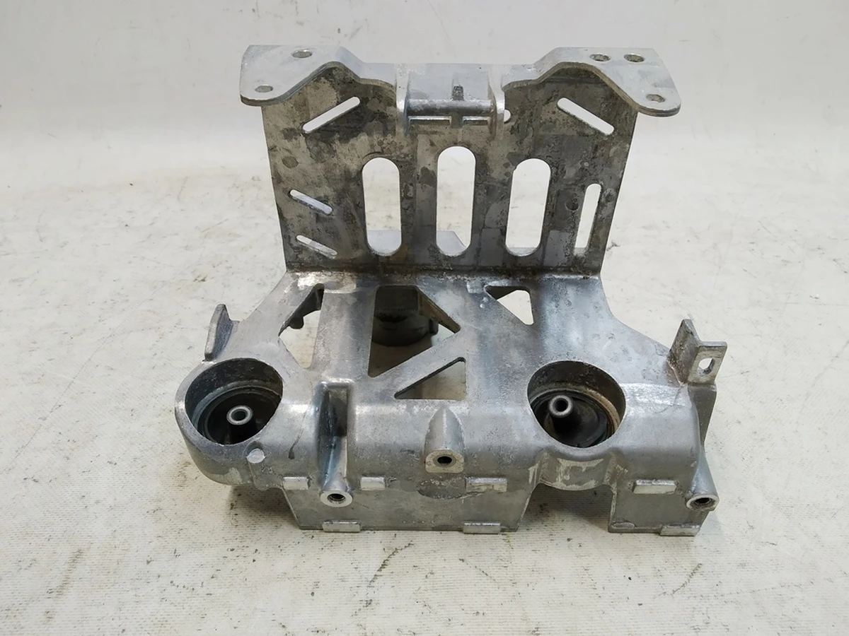 2 Кронштейн кріплення АКБ в зборі пошкоджений Tesla model 3, model Y 1119120-00-D