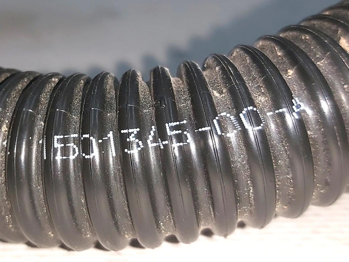 10 Патрубок системи охолодження Tesla model 3 1501345-00-B