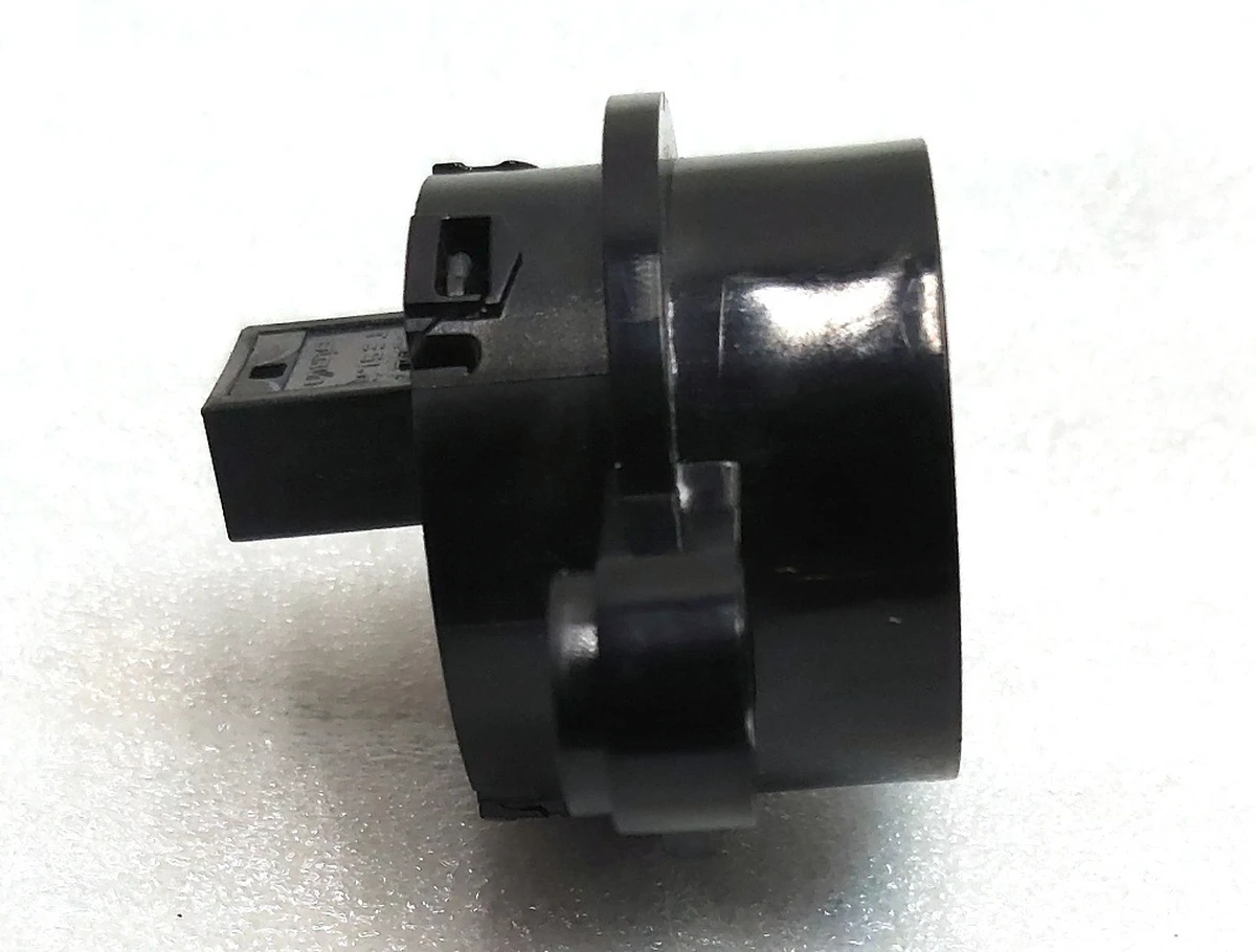 6 Кнопка закриття кришки багажника Tesla model 3, model Y, model X 1501907-00-B