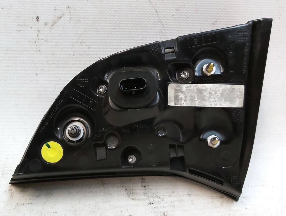 3 Фонарь левый внутрений GLOBAL 4 pin Tesla Model 3, Model Y 1502088-00-B