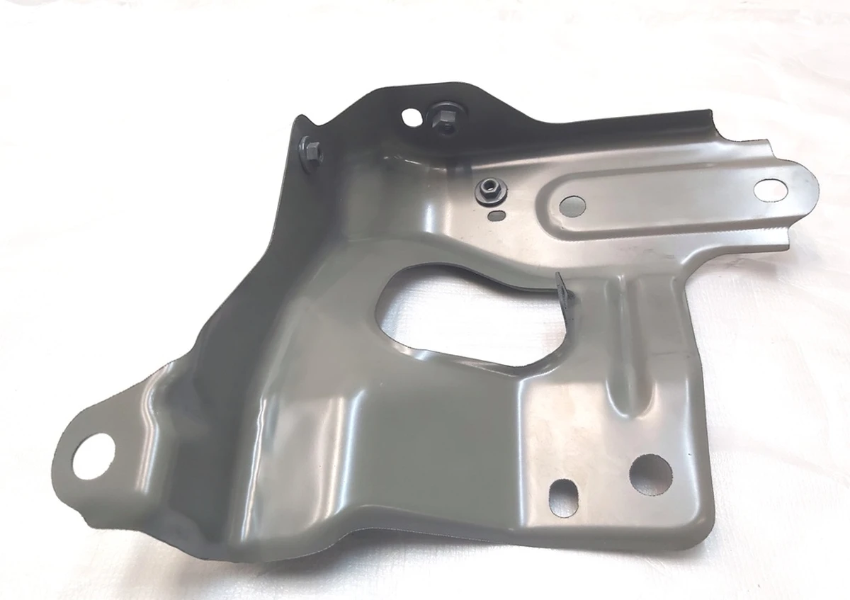 26 Кронштейн лонжерона правого крыла Tesla model Y 1487492-S0-A 1504590-S0-A