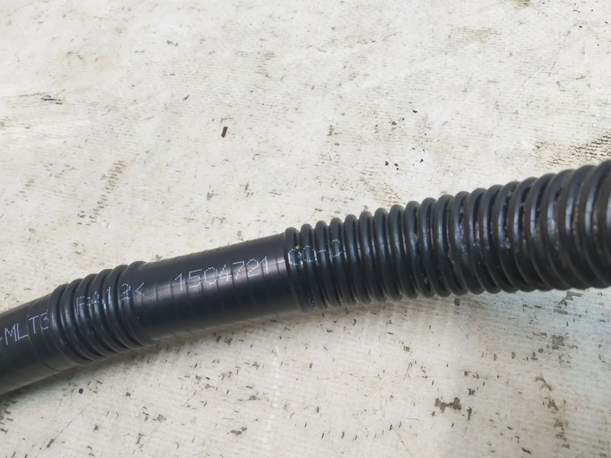 12 Патрубок системи охолодження (пошкодження) Tesla model 3, model Y 1504721-00-C