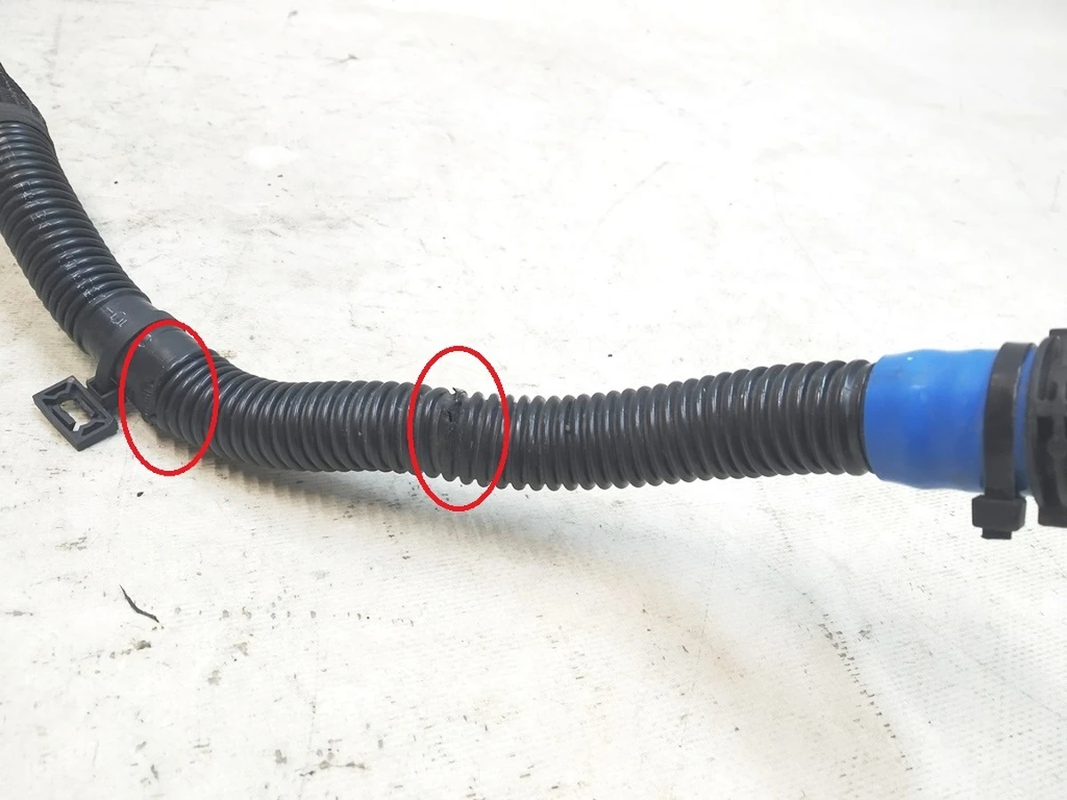 12 Патрубок системи охолодження (пошкодження) Tesla model 3, model Y 1504721-00-C