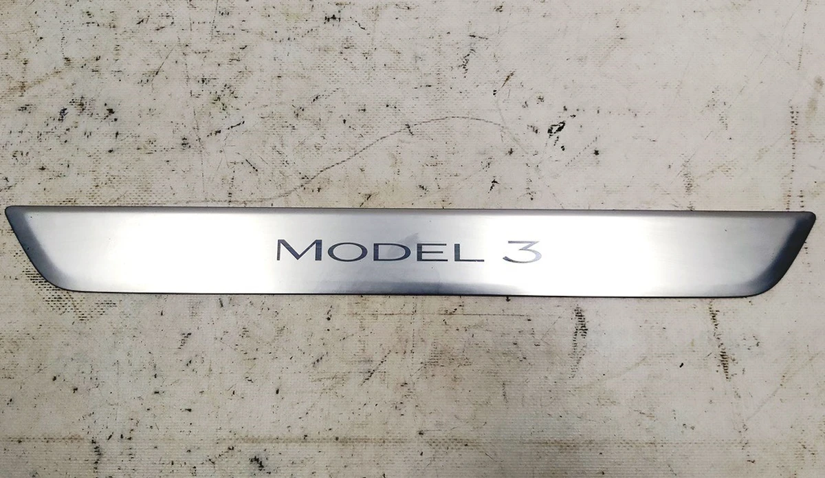 2 Накладка декоративна порога SILVER пластик Model 3 Tesla model 3 1504763-00-A