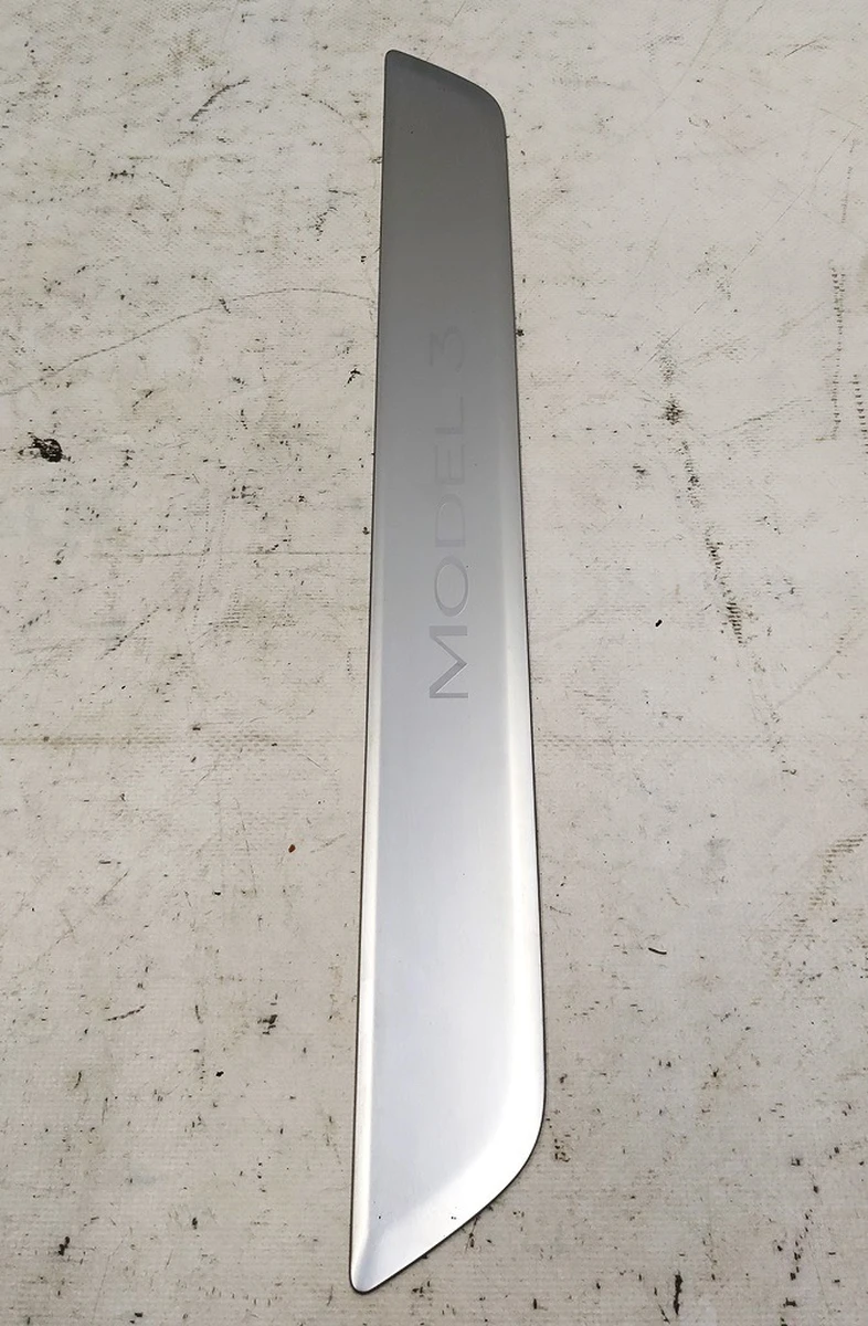 2 Накладка декоративна порога SILVER пластик Model 3 Tesla model 3 1504763-00-A