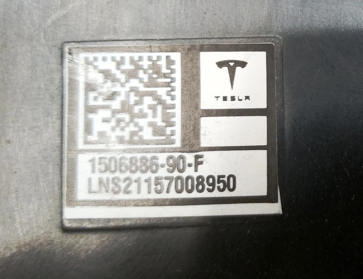 7 Накладка стійки B зовнішня права (скло) з камерою Tesla Model Y 1506886-00-H