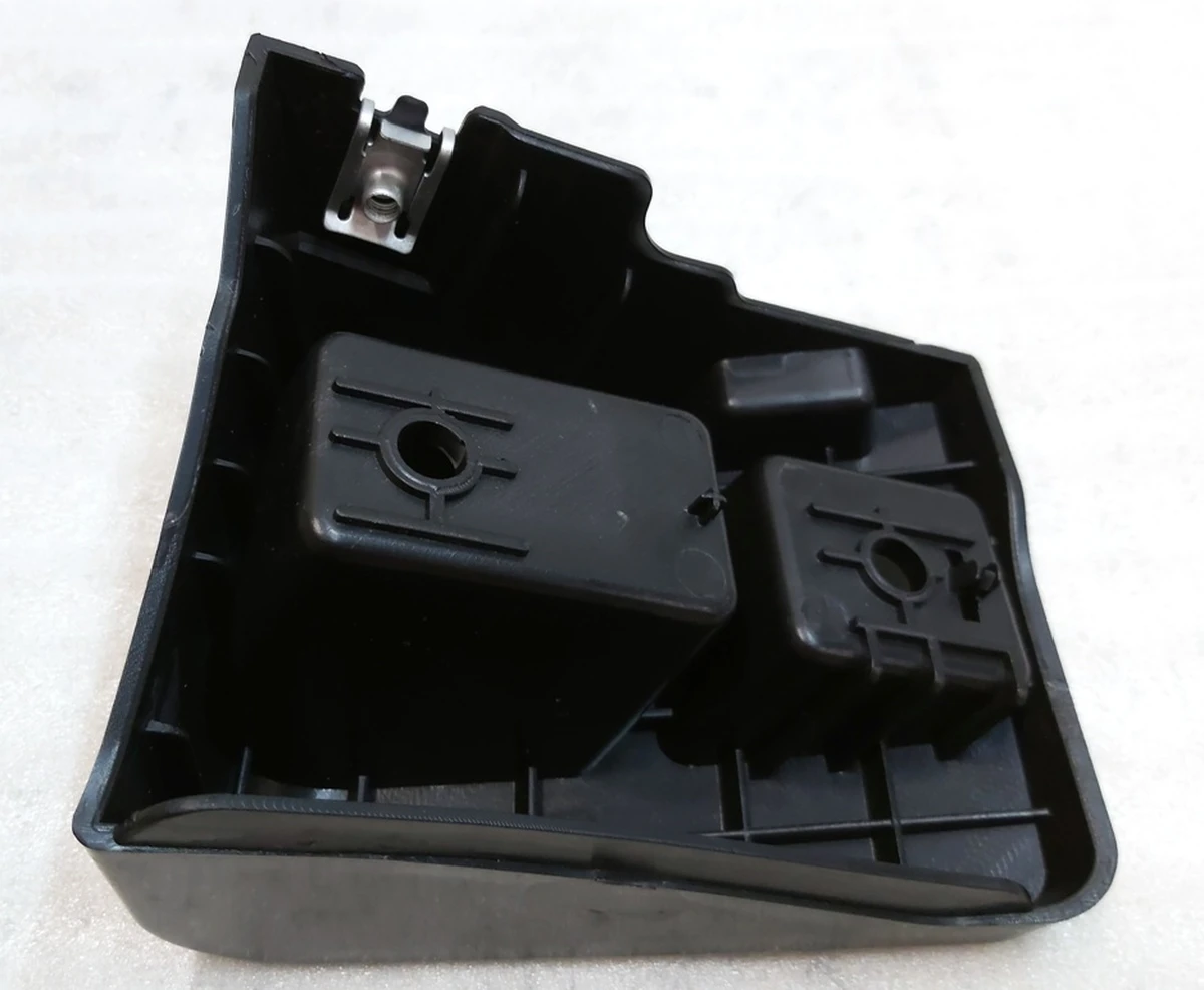 Кронштейн ліхтаря заднього лівого Tesla model Y 1506968-00-D