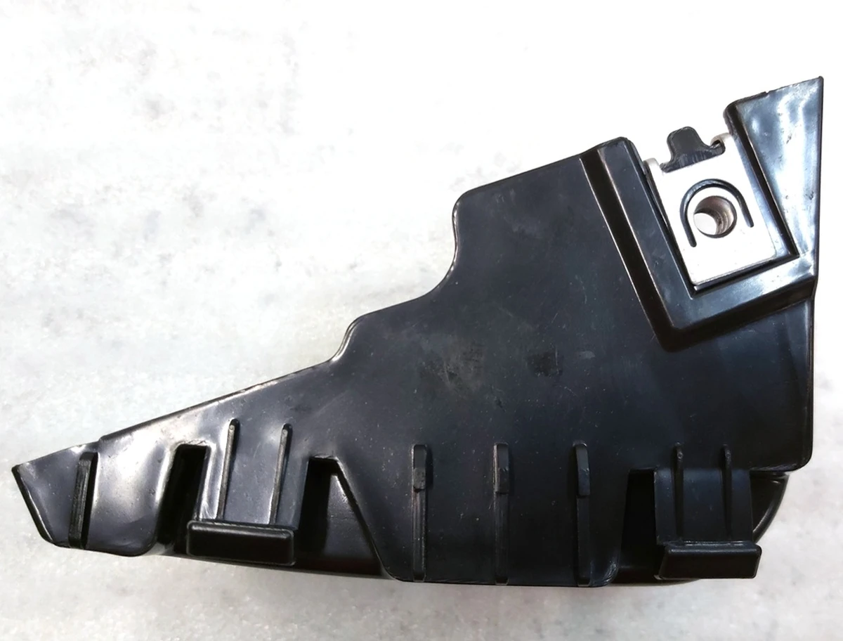 Кронштейн ліхтаря заднього лівого Tesla model Y 1506968-00-D