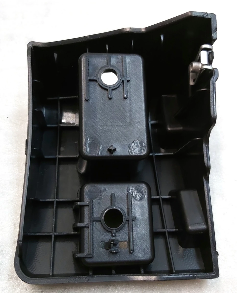 Кронштейн ліхтаря заднього лівого Tesla model Y 1506968-00-D