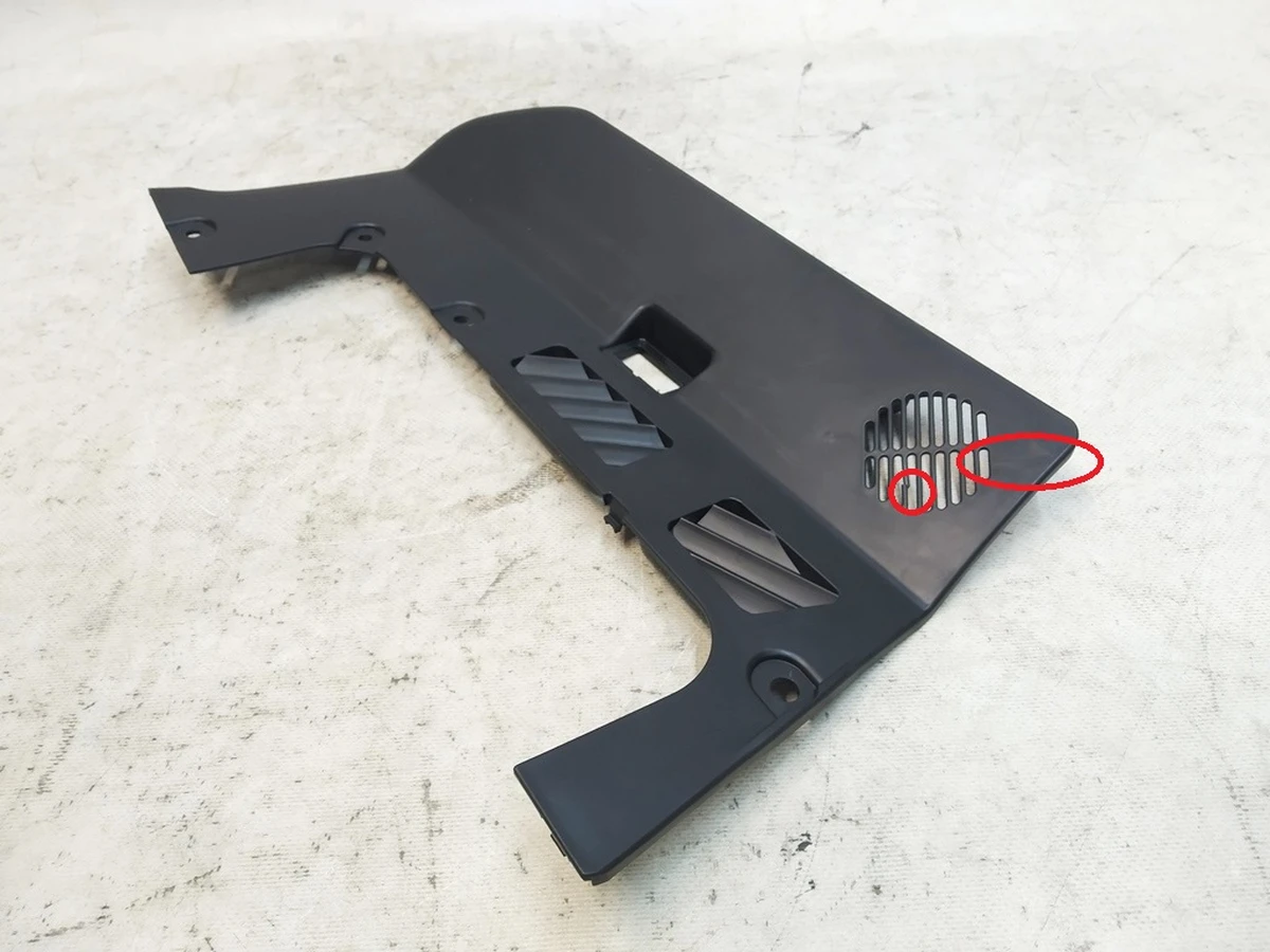 3 Панель ниши для ног пассажира верхняя (повреждение) Tesla model Y 1507073-00-C
