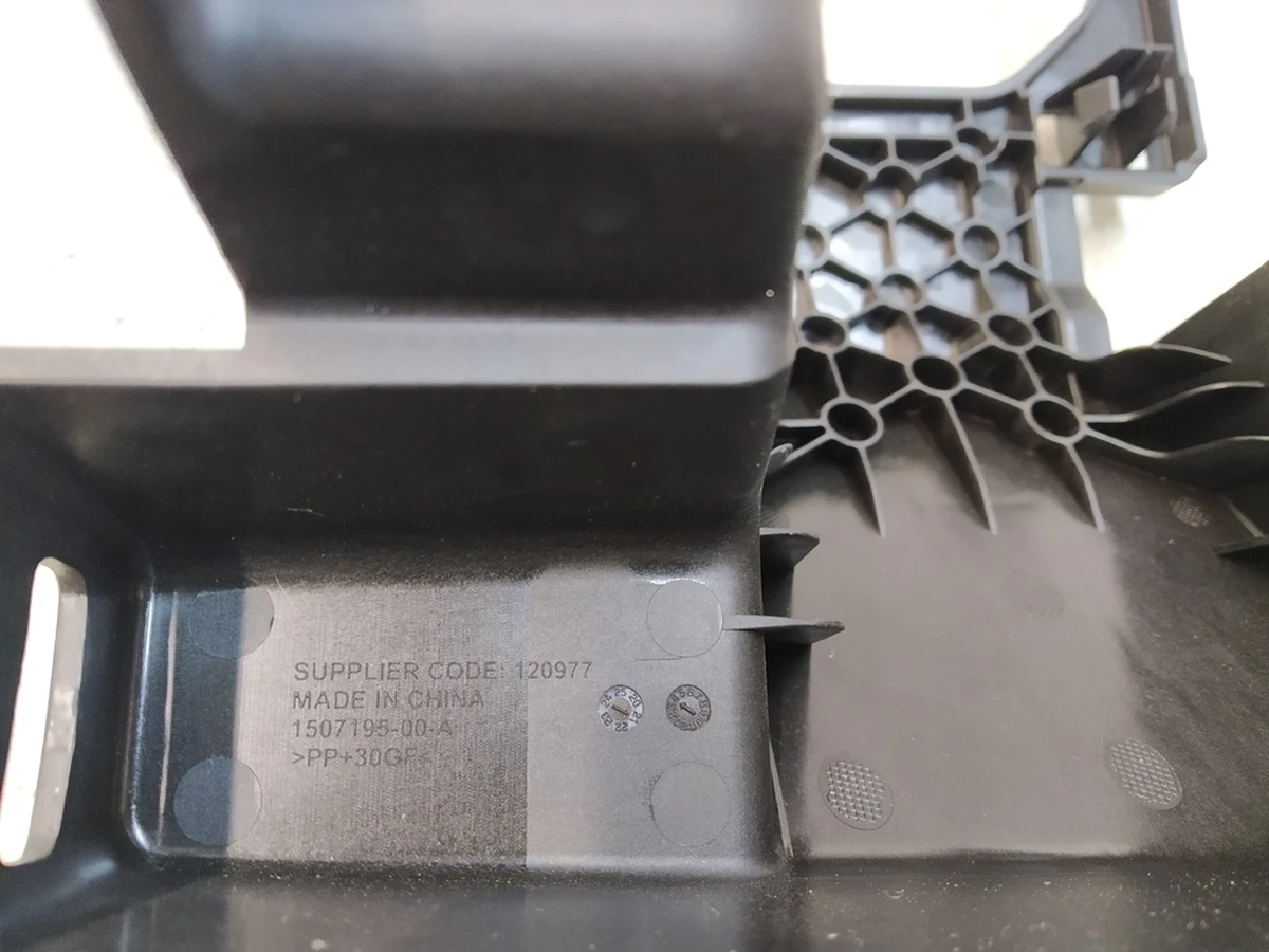 16 Plastic bracket 1R PODIUM ASSY, MODEL Y 1490674-98-D