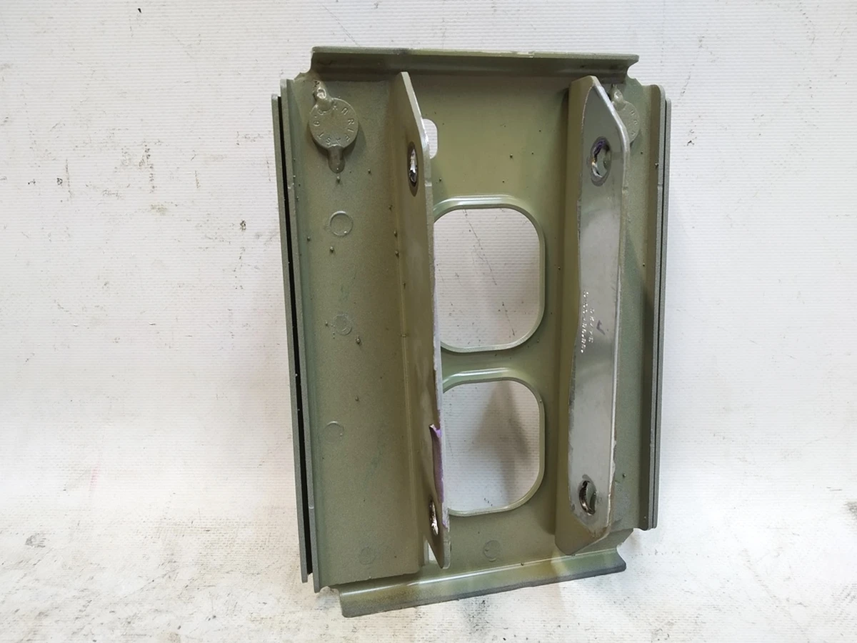 1 Кронштейн крепления усилителя заднего бампера левый в сборе Tesla model Y 1507955-S0-A