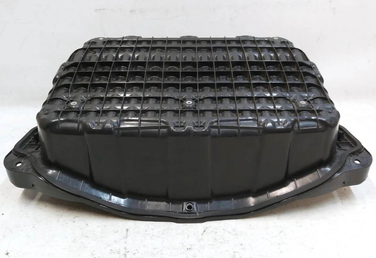 Багажник задній (пластик) з нижнім ущільнювачем по периметру в зборі Tesla model Y 1508656-99-E