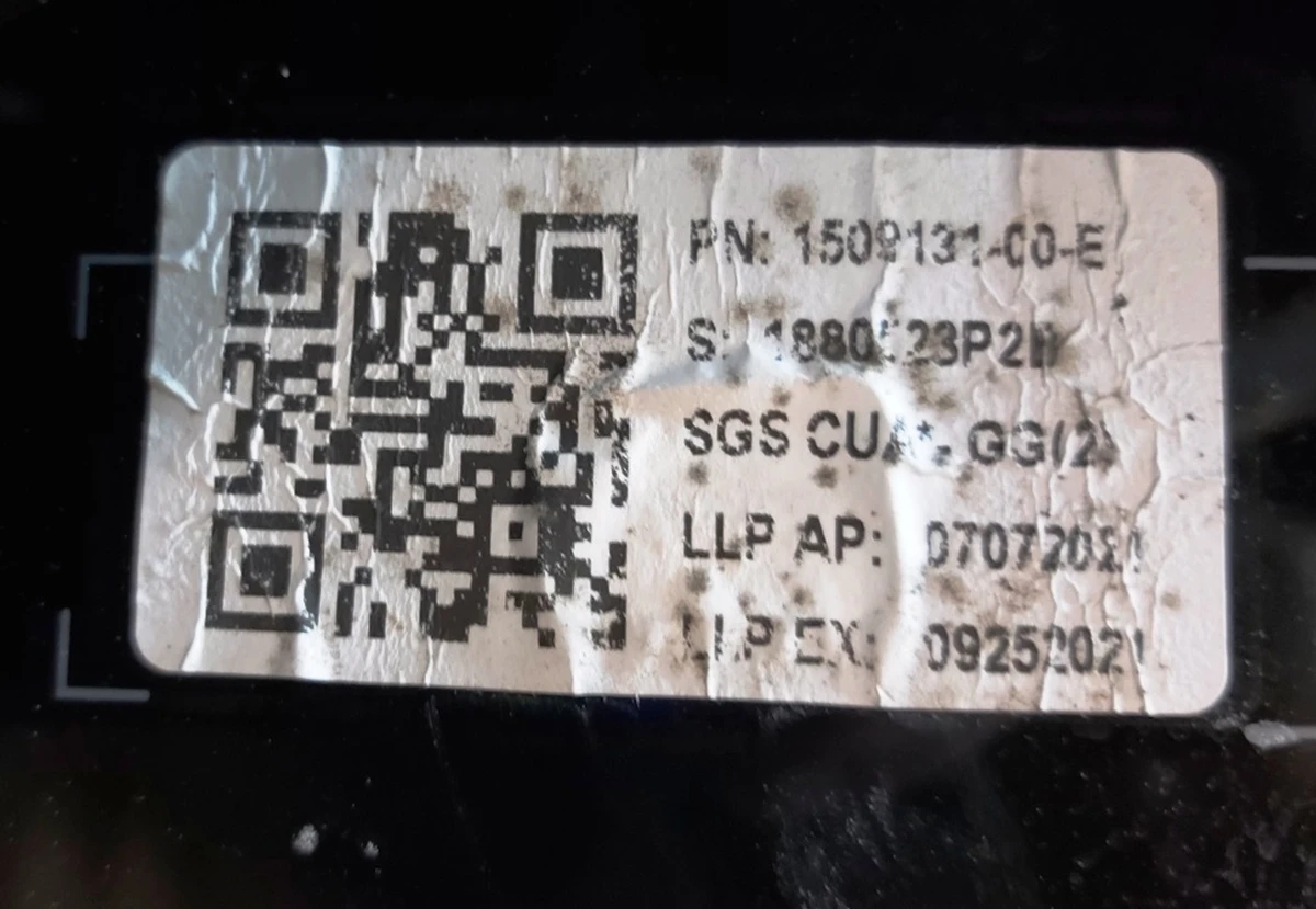 1 Стекло панорамы среднее Tesla model Y 1509131-00-D