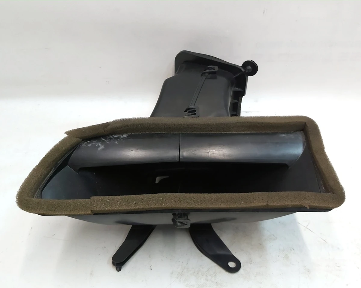 3 Повітрозабірник пічки (кліматичної установки) зовнішній впускний Tesla Model Y 1509536-00-B