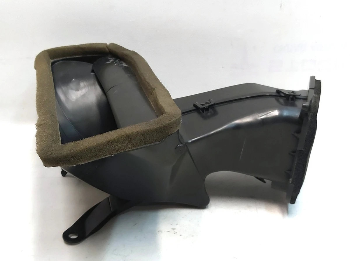 3 Повітрозабірник пічки (кліматичної установки) зовнішній впускний Tesla Model Y 1509536-00-B