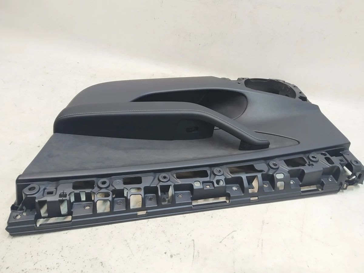 1 Карта дверей передньої правої PREM BLACK (обшивка верх м'який низ пластик) з блоком склопід (матовий) Tesla model 3 1514769-89-B