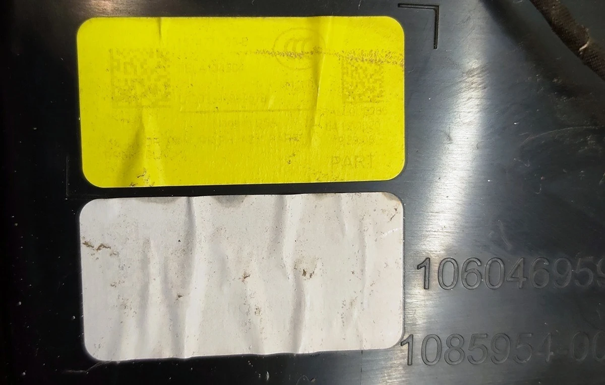 11 Карта двери задней правой PREM BLACK (отделка верх мягкий низ пластик) c блоком стеклопод.(матовый) Tesla model 3 1514771-23-B